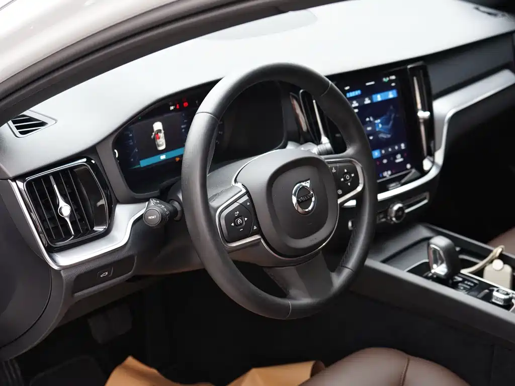 Volvo S60 — фото 17