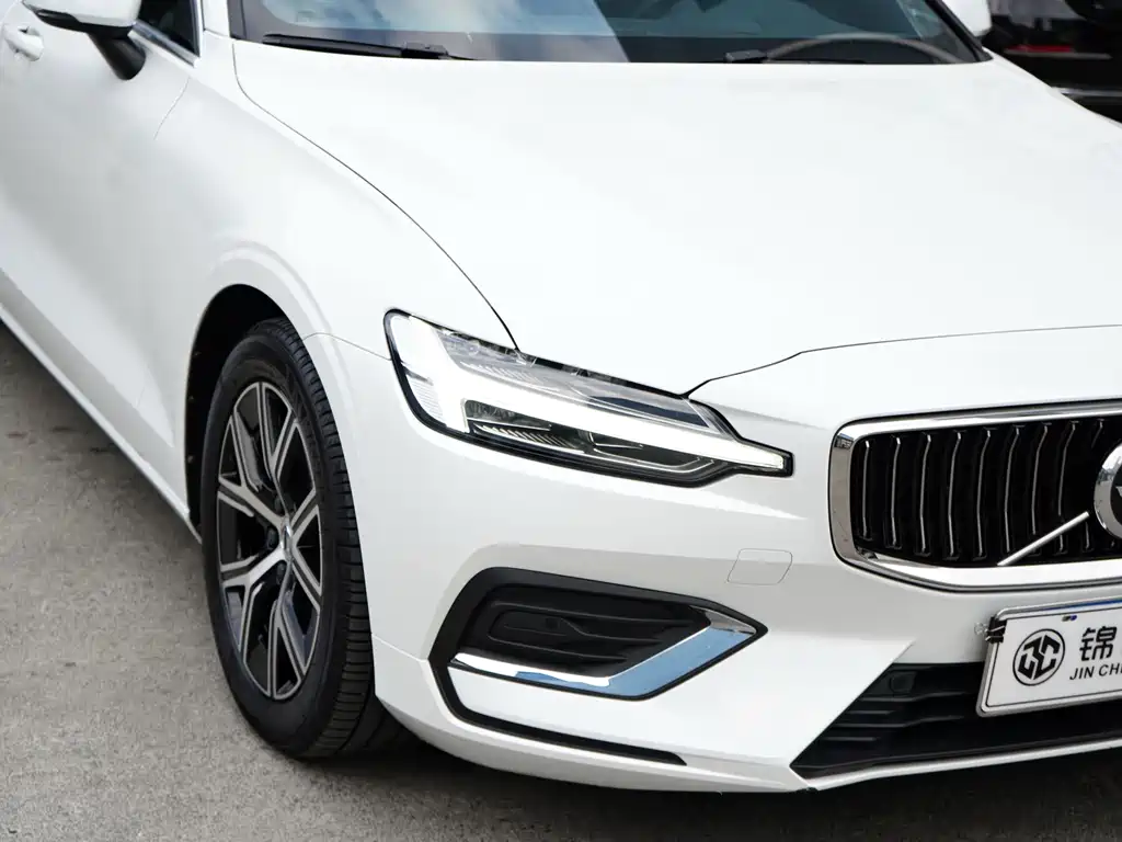 Volvo S60 — фото 10
