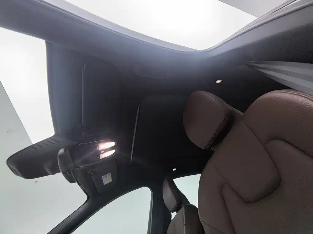 Volvo XC60 — фото 14