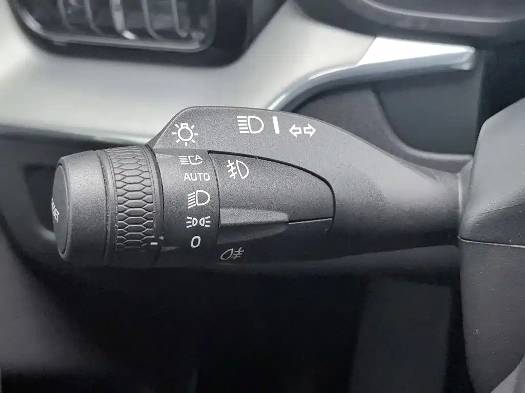Volvo XC60 — фото 21