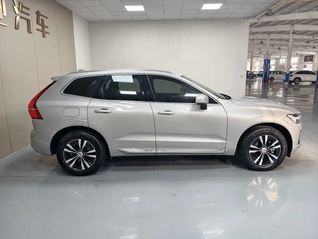 Volvo XC60 — фото 8