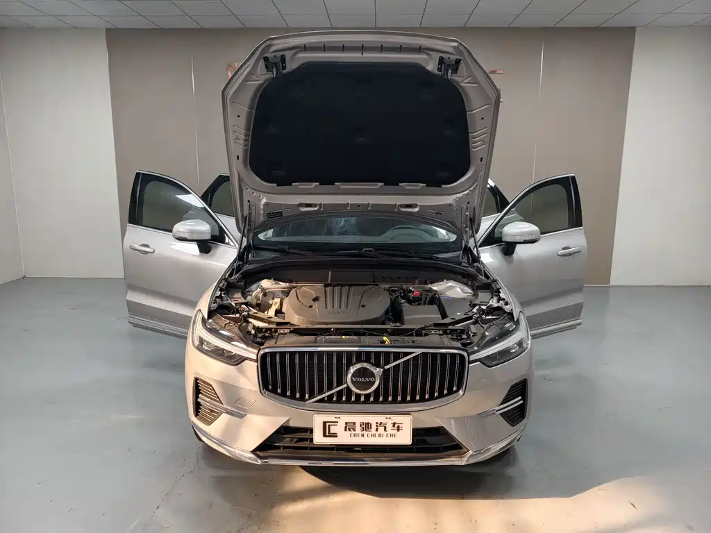 Volvo XC60 — фото 9