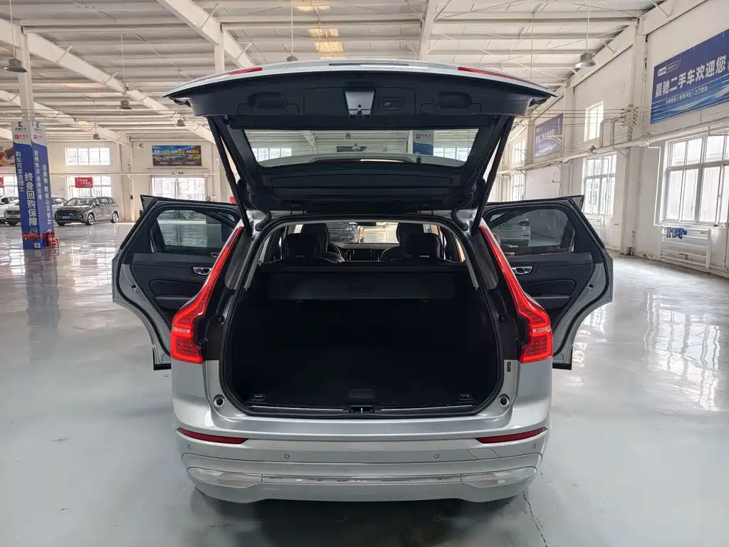 Volvo XC60 — фото 10