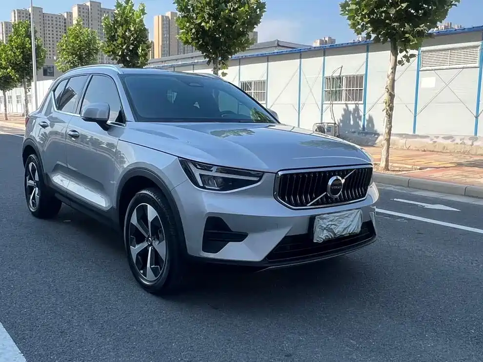 Volvo XC40 — фото 2