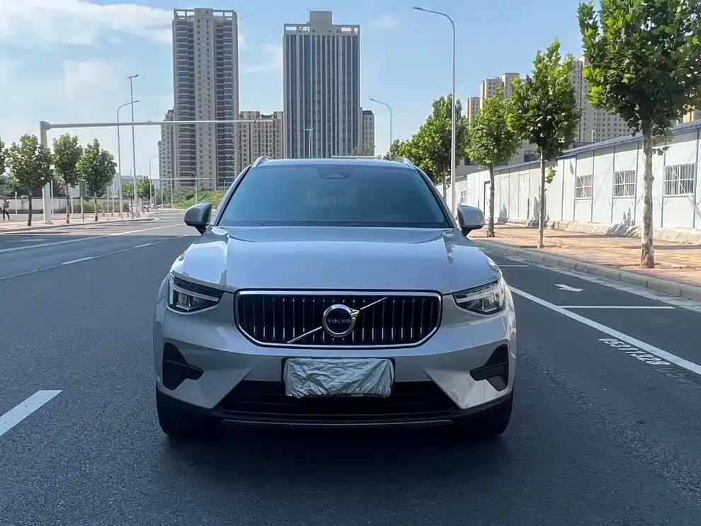 Volvo XC40 — фото 3