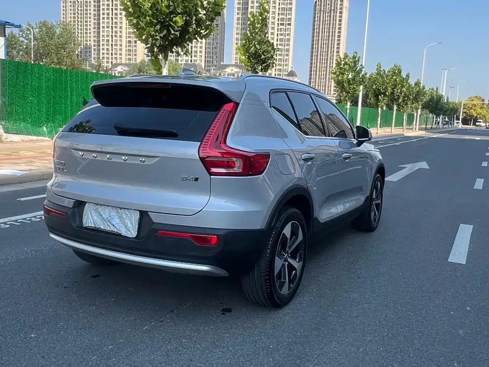 Volvo XC40 — фото 7