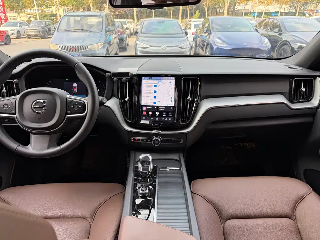 Volvo XC60 — фото 9