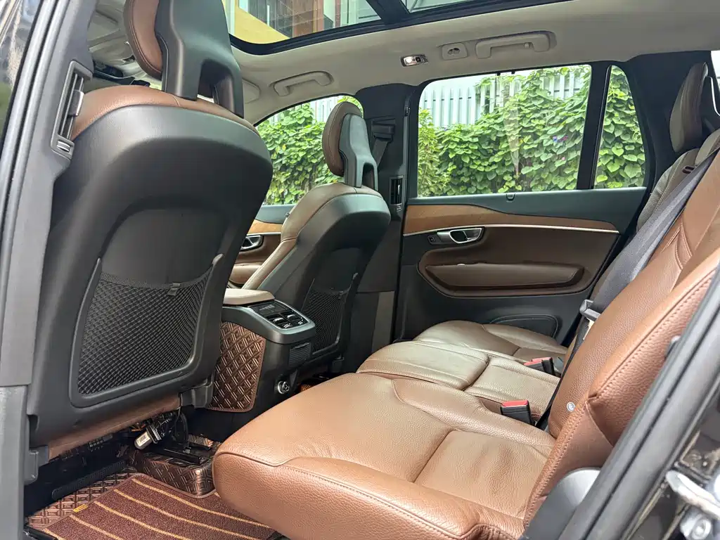 Volvo XC90 — фото 23