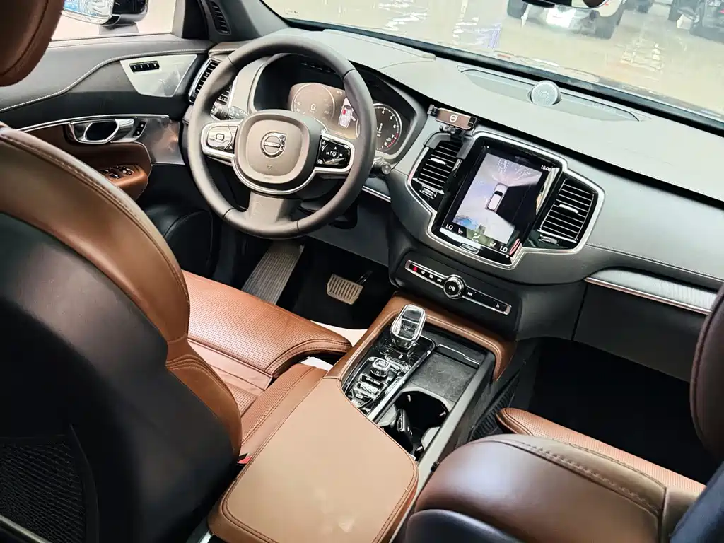 Volvo XC90 — фото 13