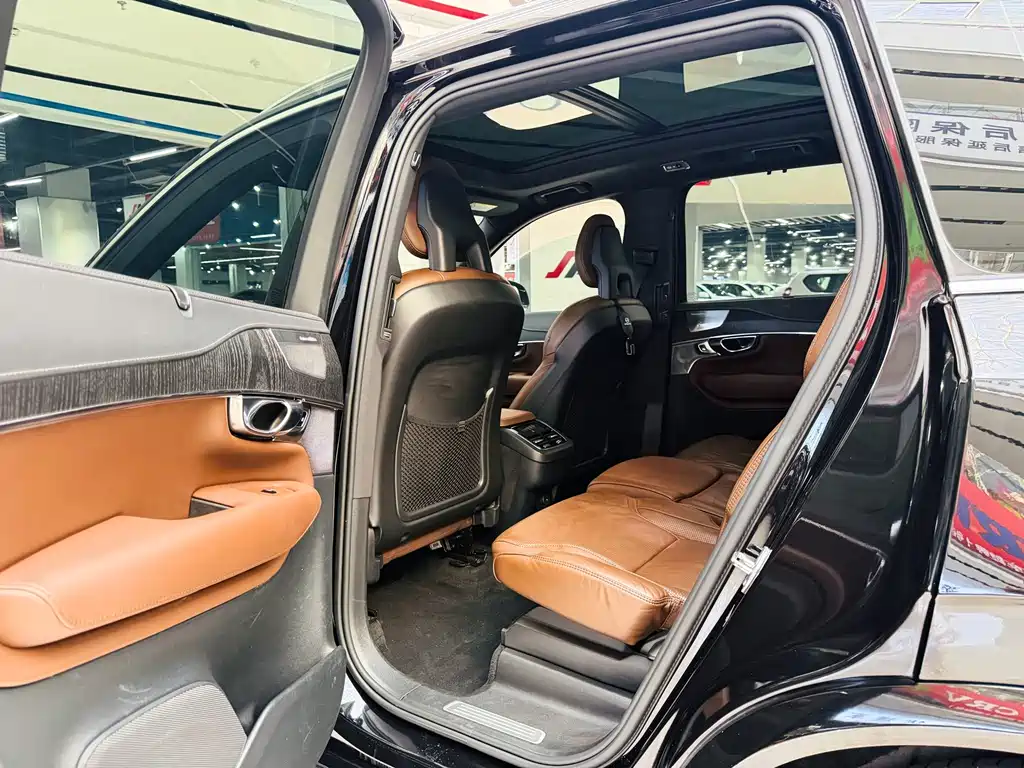 Volvo XC90 — фото 6
