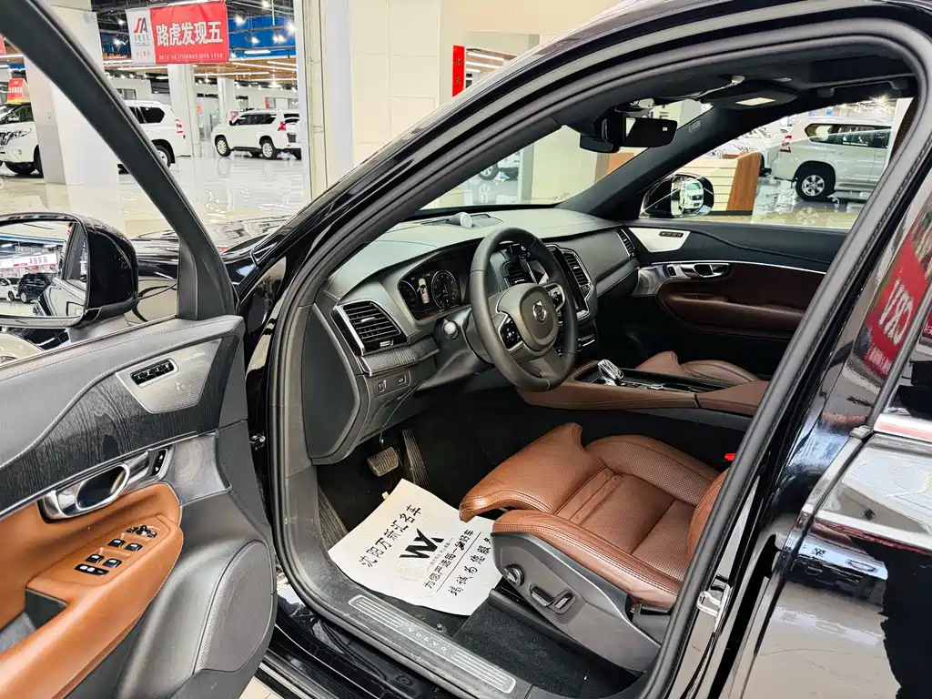 Volvo XC90 — фото 7