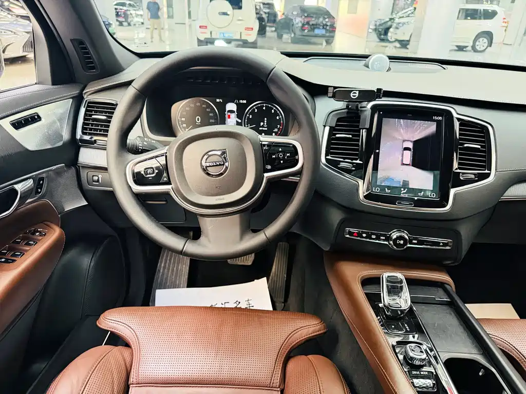 Volvo XC90 — фото 10