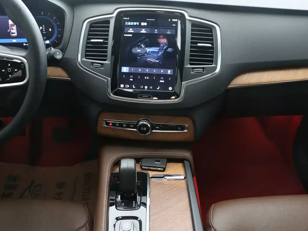 Volvo XC90 — фото 10
