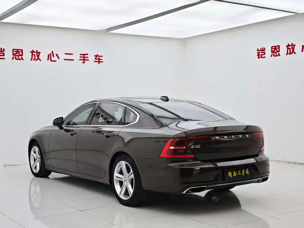 Volvo S90 — фото 18
