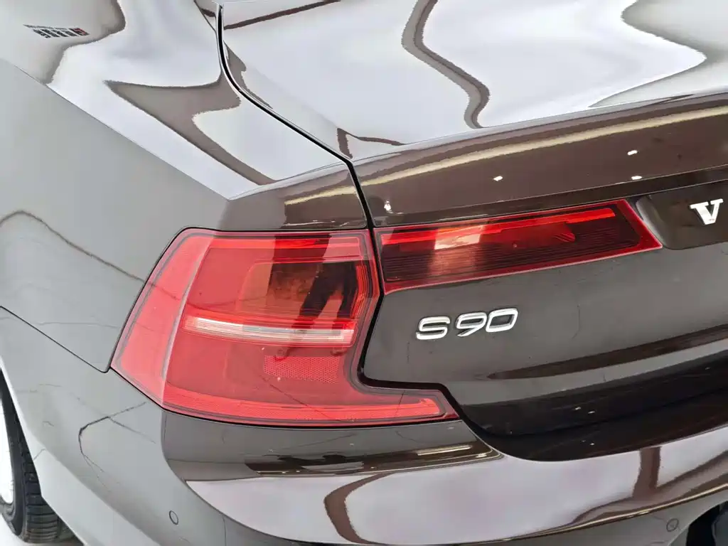 Volvo S90 — фото 21