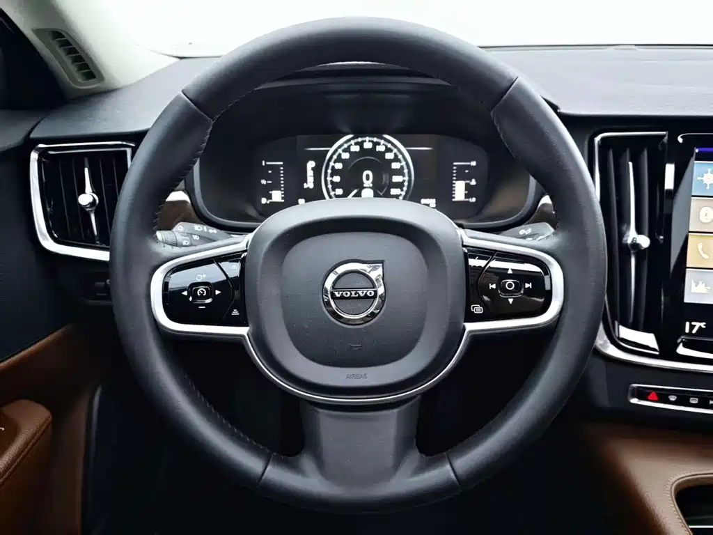 Volvo S90 — фото 10