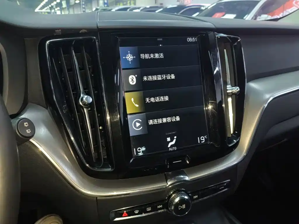 Volvo XC60 — фото 13