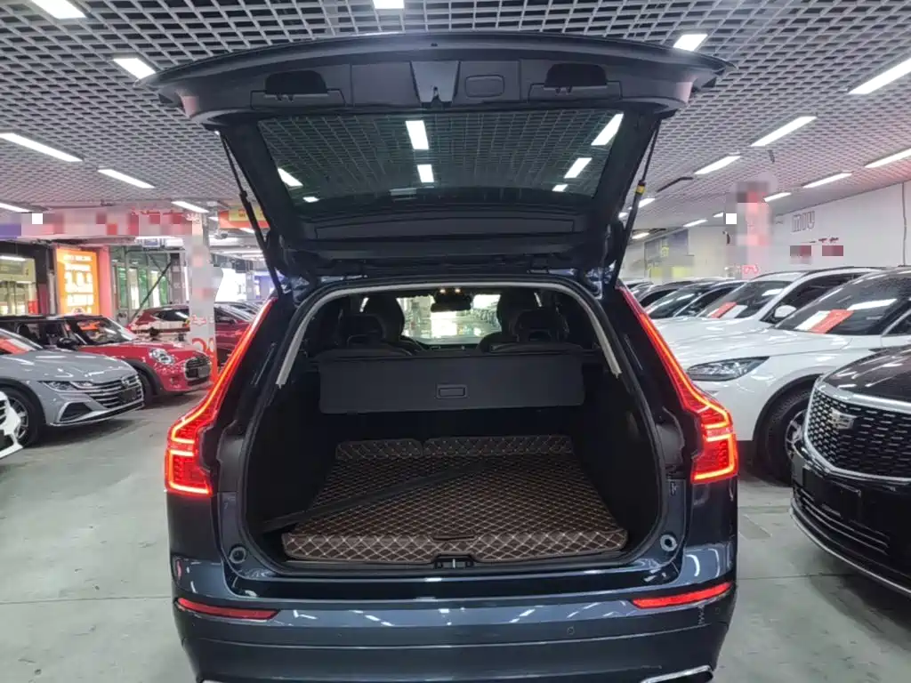 Volvo XC60 — фото 19