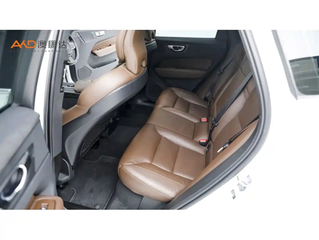 Volvo XC60 — фото 7