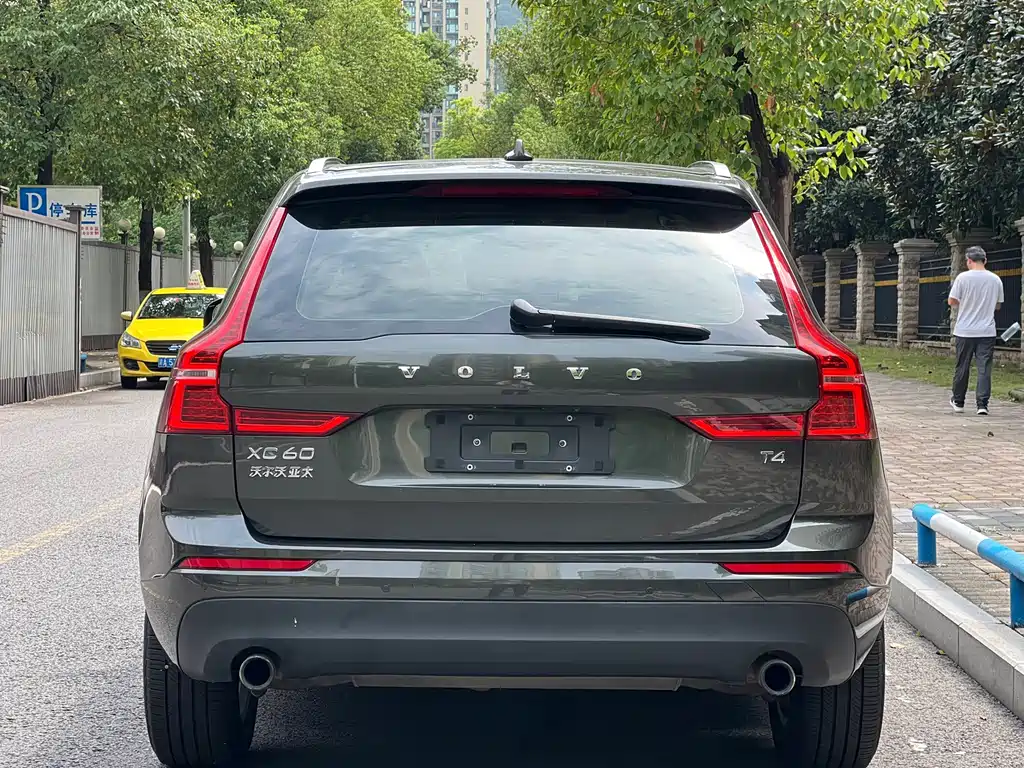 Volvo XC60 — фото 11
