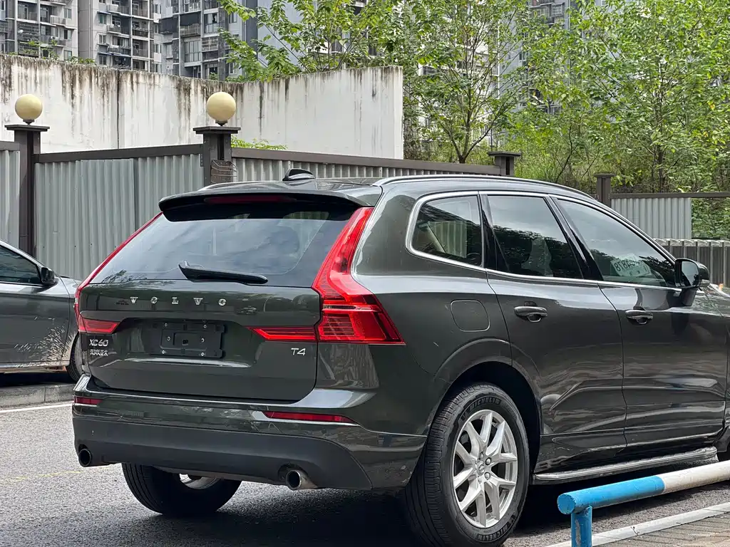 Volvo XC60 — фото 10