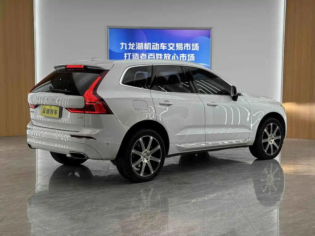 Volvo XC60 PHEV — фото 6