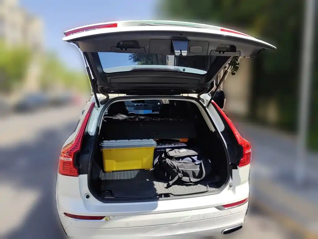Volvo XC60 — фото 10
