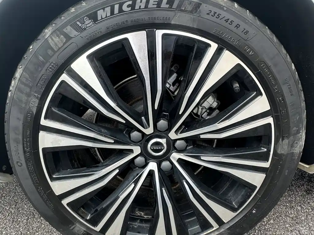 Volvo S60 — фото 13