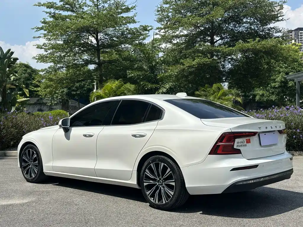 Volvo S60 — фото 4