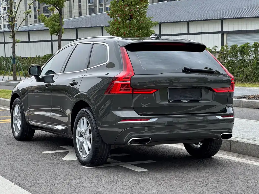 Volvo XC60 — фото 15