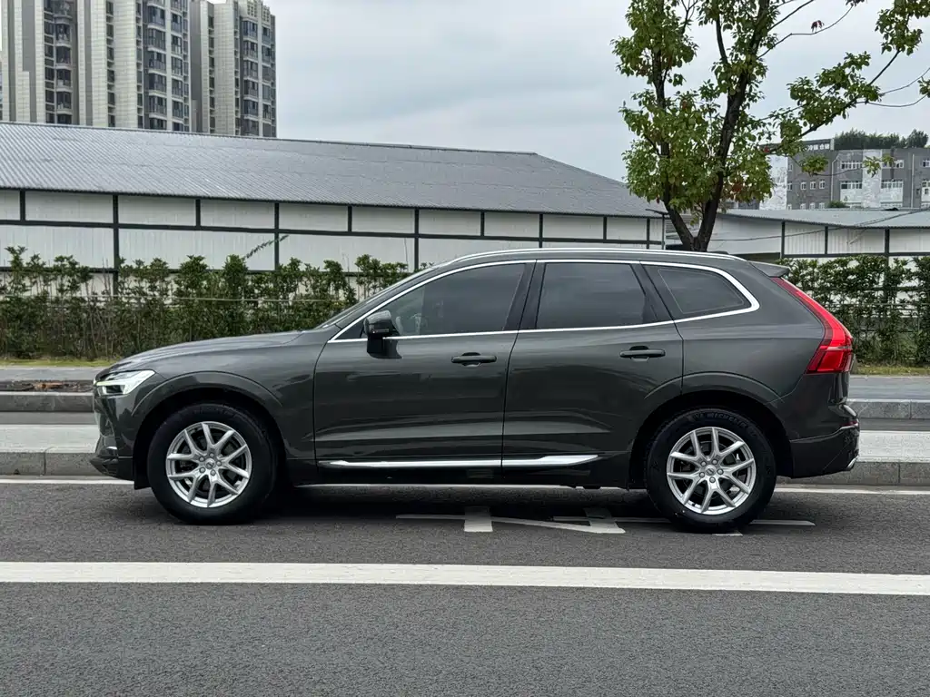 Volvo XC60 — фото 17