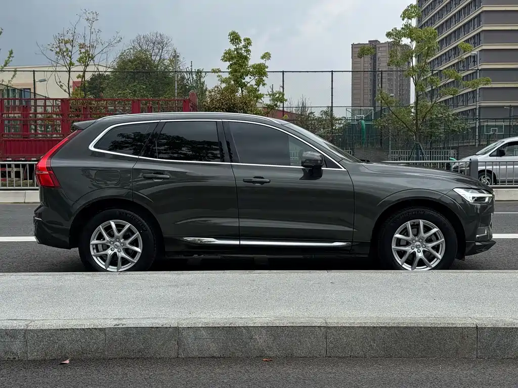Volvo XC60 — фото 18