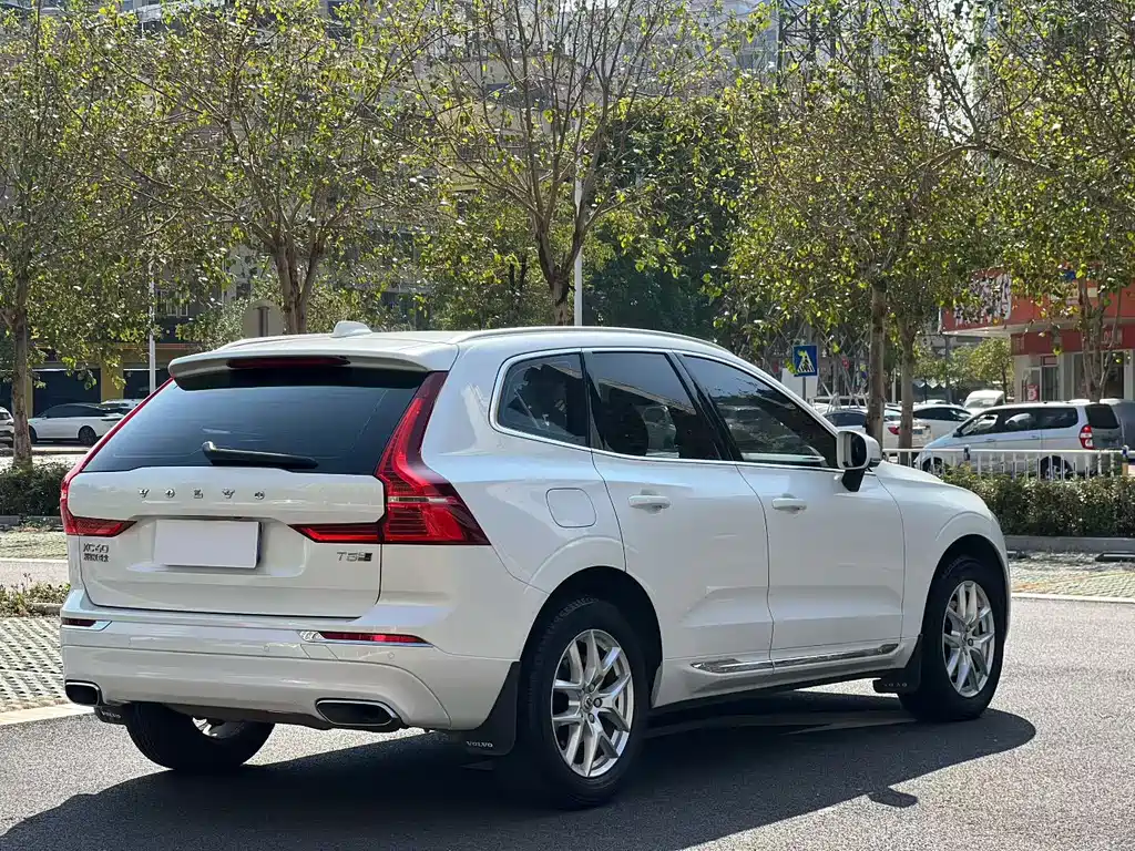 Volvo XC60 — фото 7