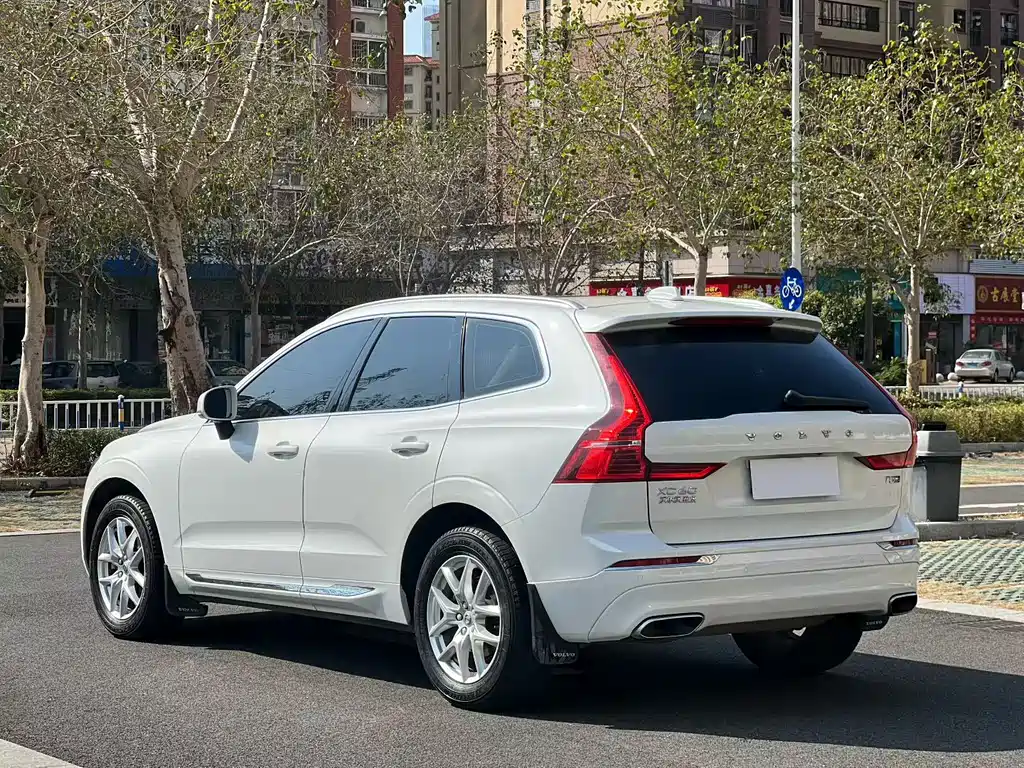 Volvo XC60 — фото 9