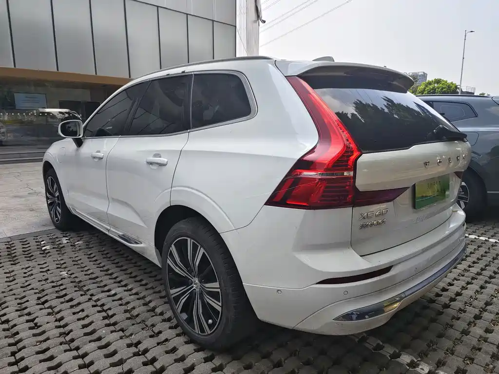 Volvo XC60 PHEV — фото 7