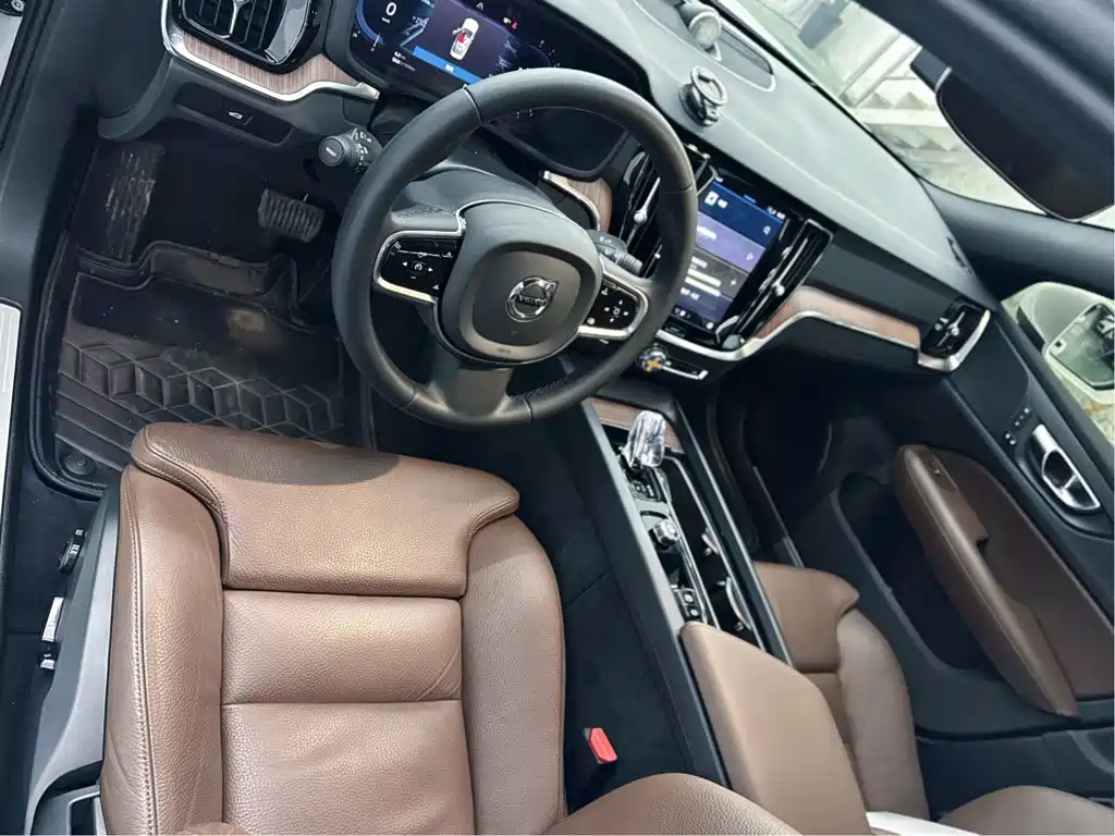 Volvo S60 — фото 16