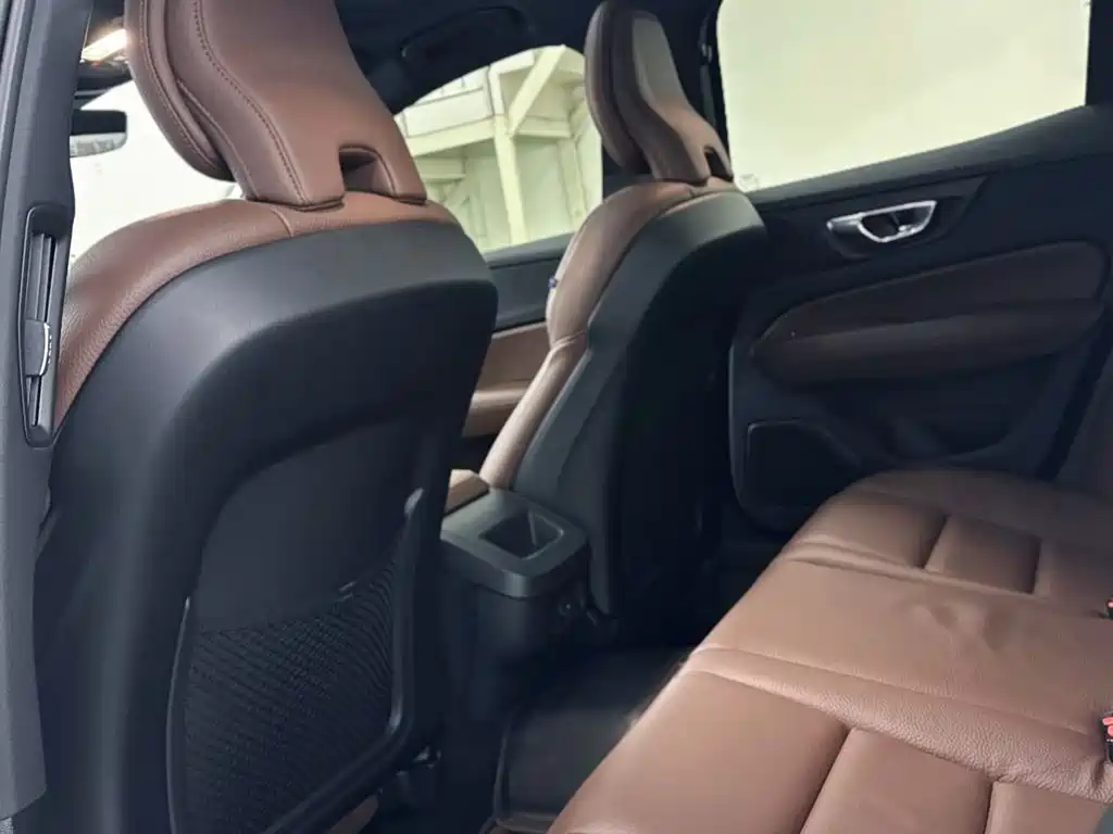 Volvo S60 — фото 17