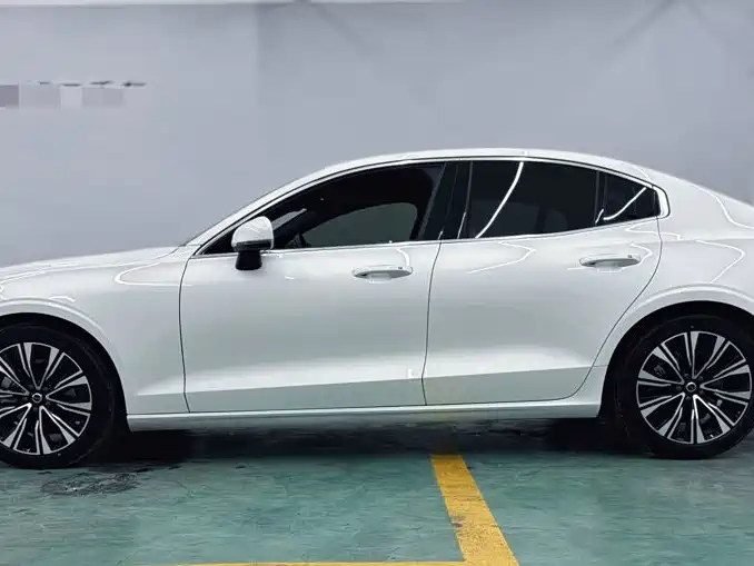 Volvo S60 — фото 25