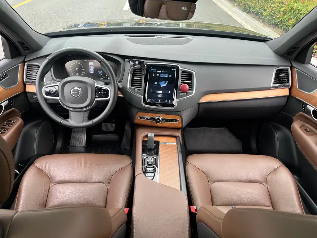 Volvo XC90 — фото 17