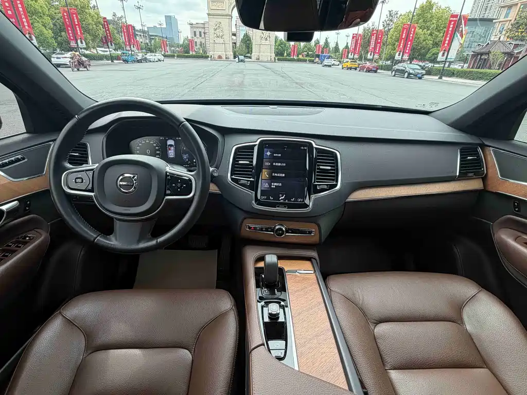 Volvo XC90 — фото 11