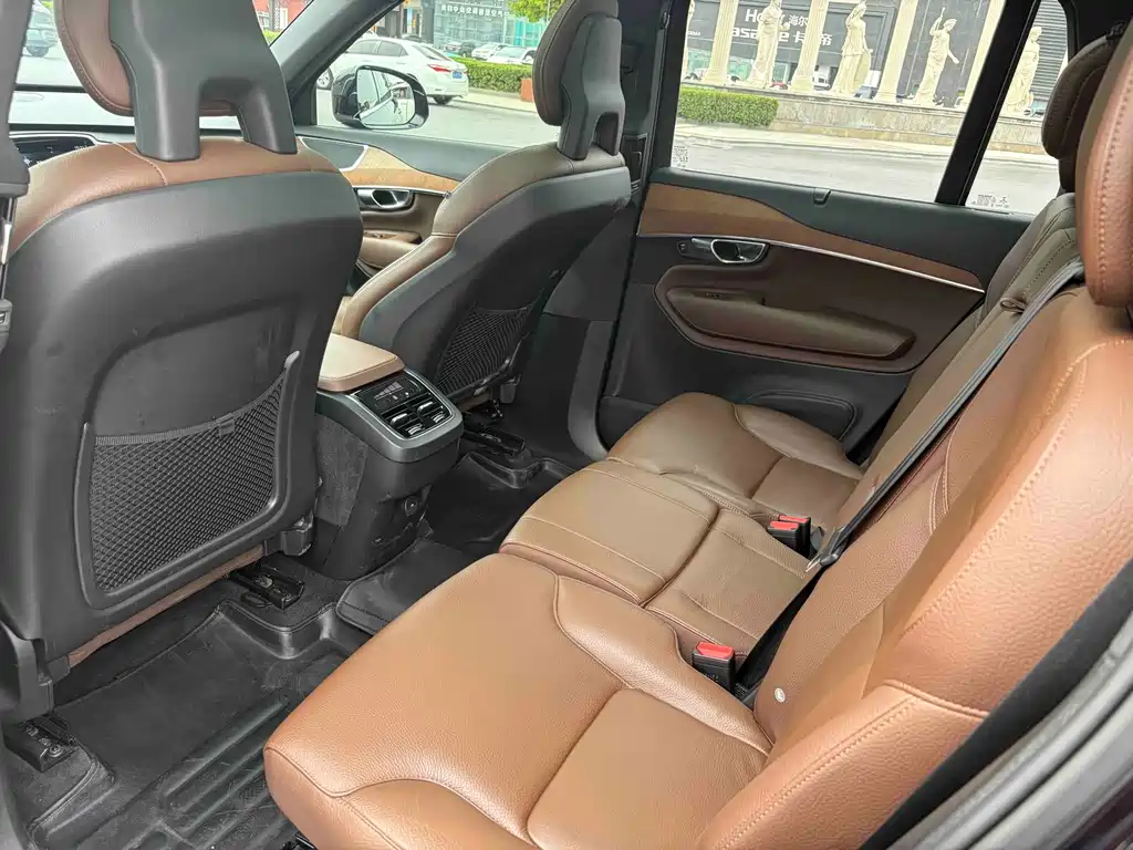 Volvo XC90 — фото 14