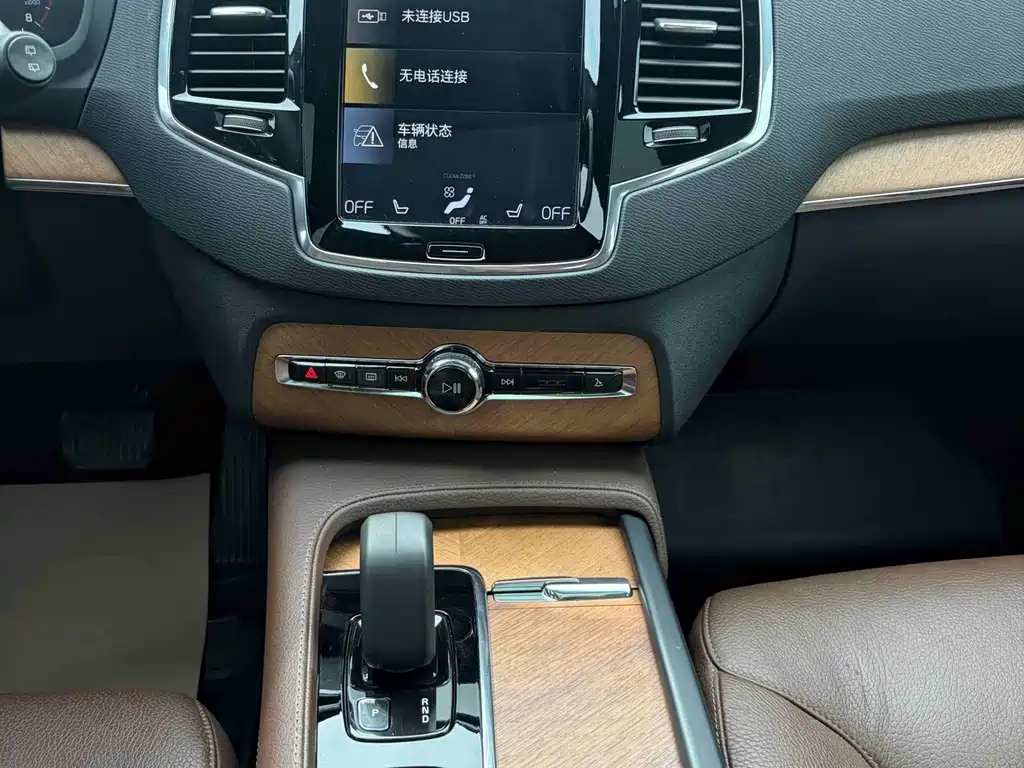 Volvo XC90 — фото 9