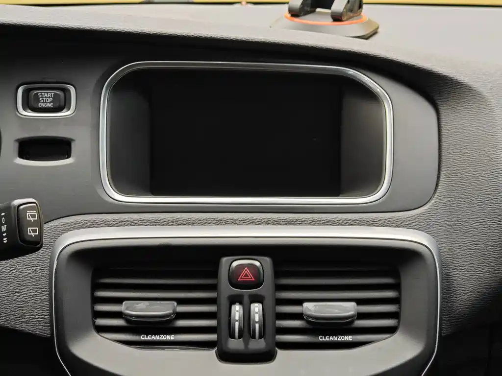 Volvo V40 — фото 15