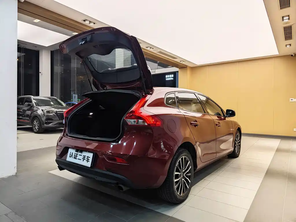 Volvo V40 — фото 29
