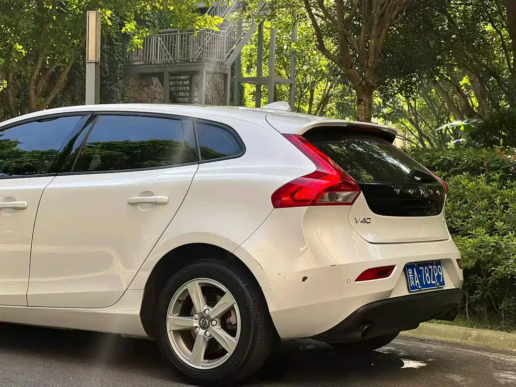 Volvo V40 — фото 2