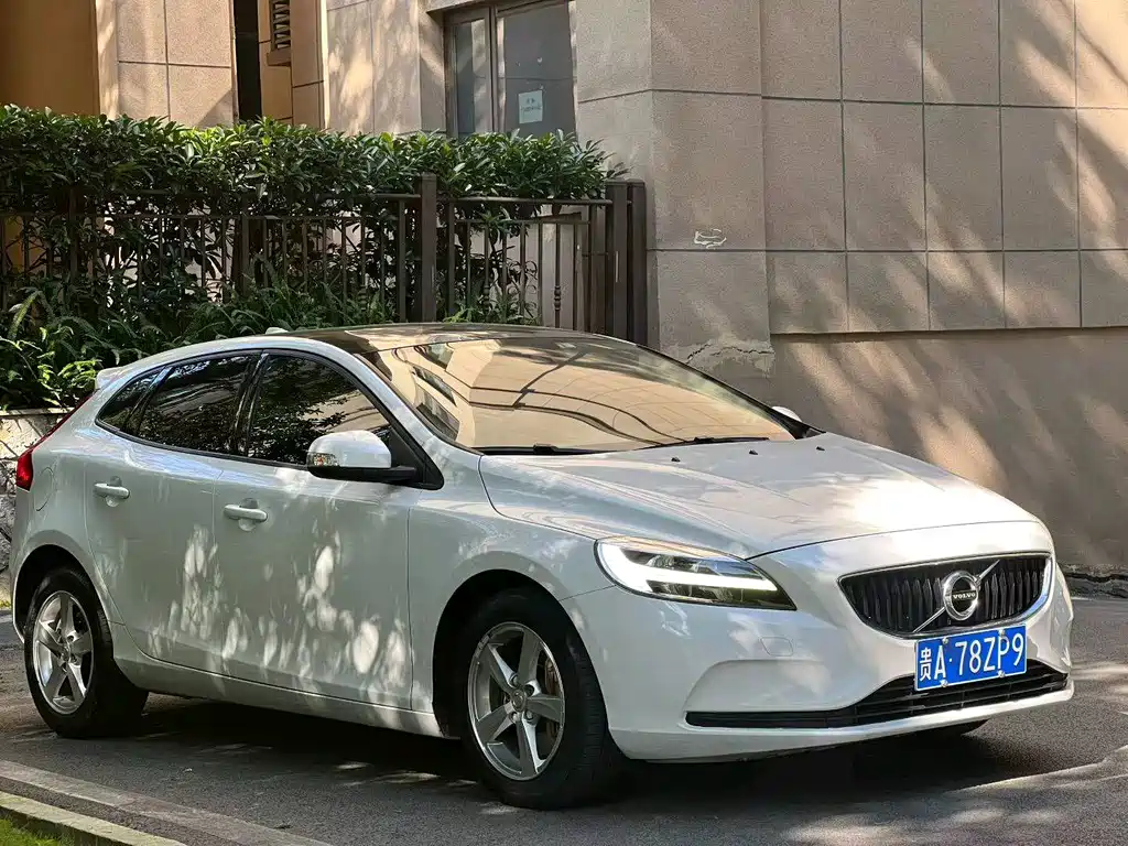 Volvo V40 — фото 3