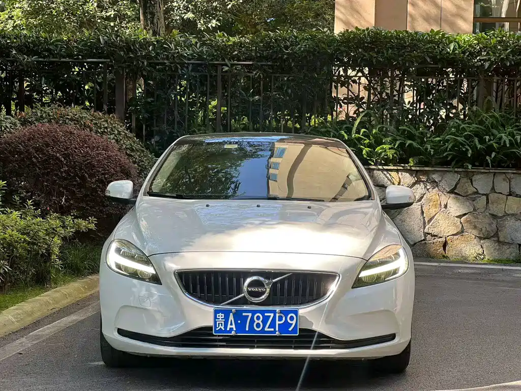 Volvo V40 — фото 4
