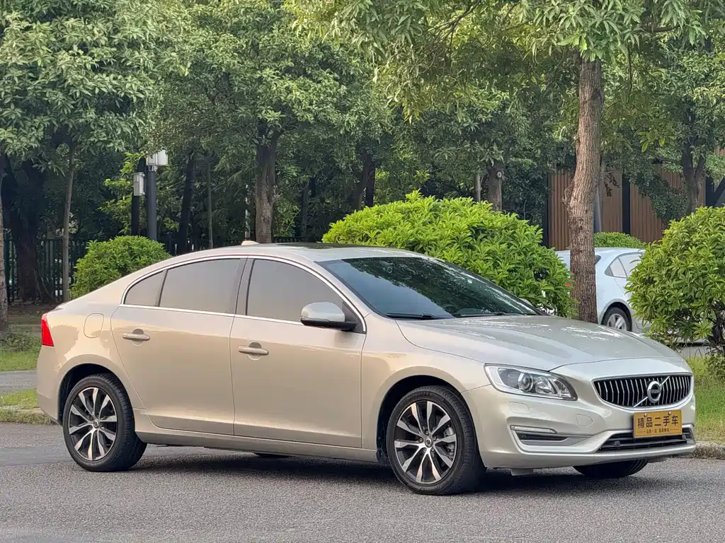 Volvo S60 — фото 3
