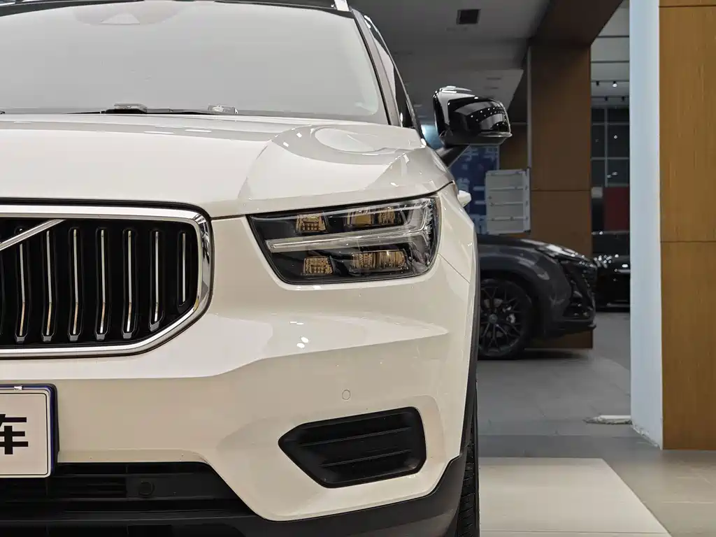 Volvo XC40 — фото 2