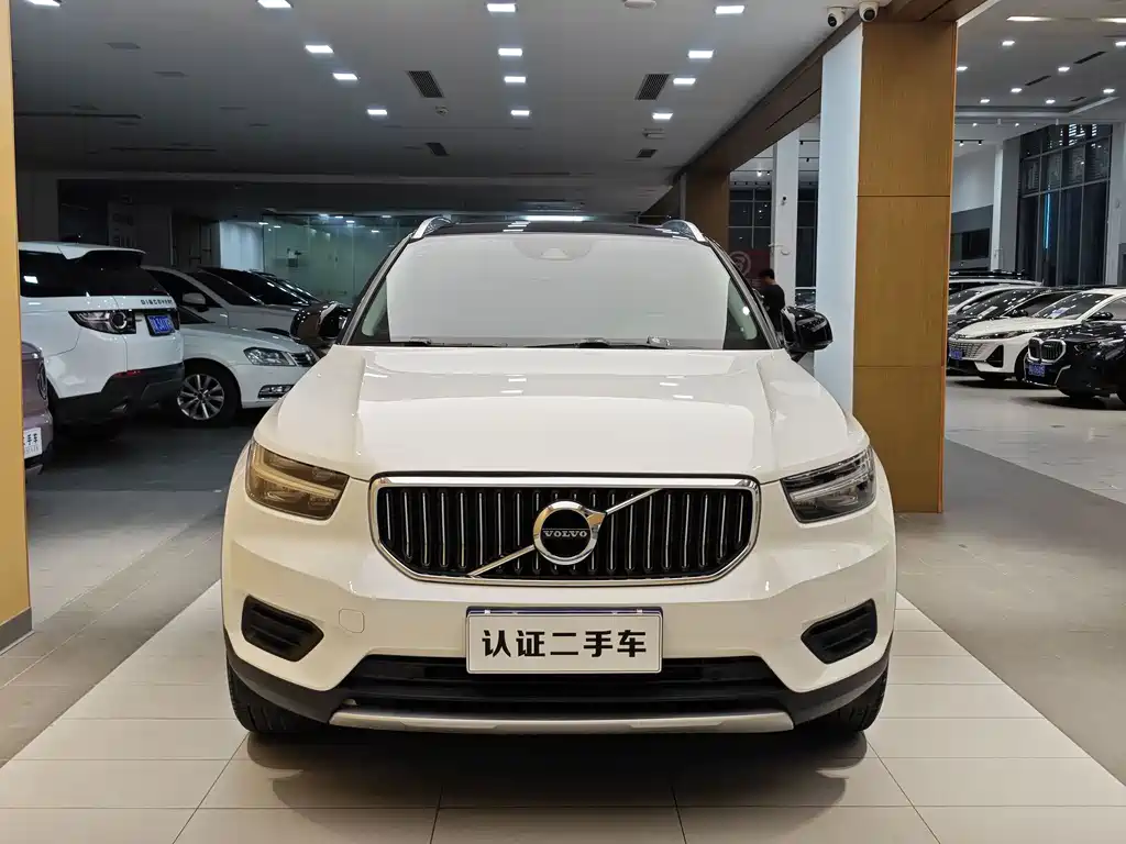 Volvo XC40 — фото 3